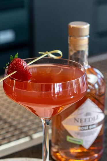 Needle Strawberry Rosé